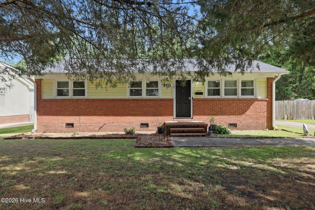 Photo of 310 White Oak Street, Jacksonville, NC 28540 (MLS # 100570978)
