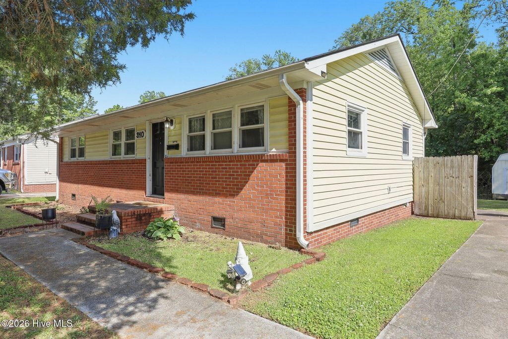Photo of 310 White Oak Street, Jacksonville, NC 28540 (MLS # 100570978)