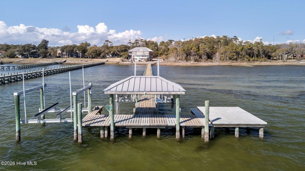 Photo of 433 Highway 24, Morehead City, NC 28557 (MLS # 100562835)