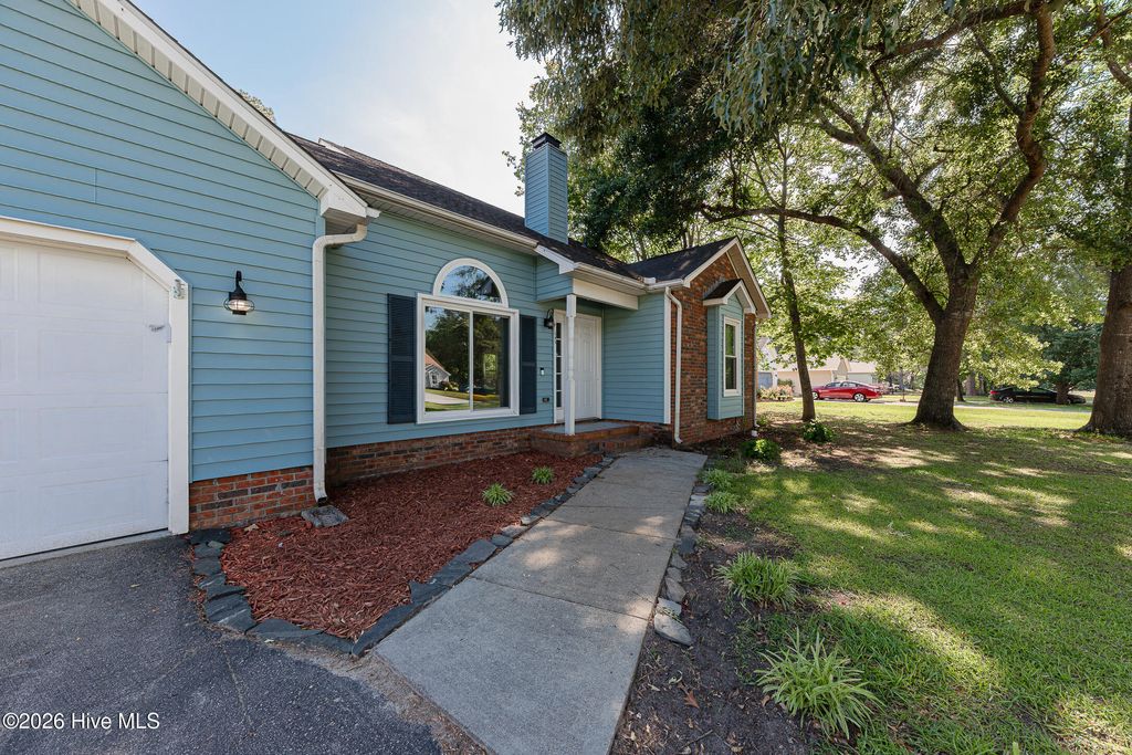 Photo of 185 Baytree Drive, Jacksonville, NC 28546 (MLS # 100571650)