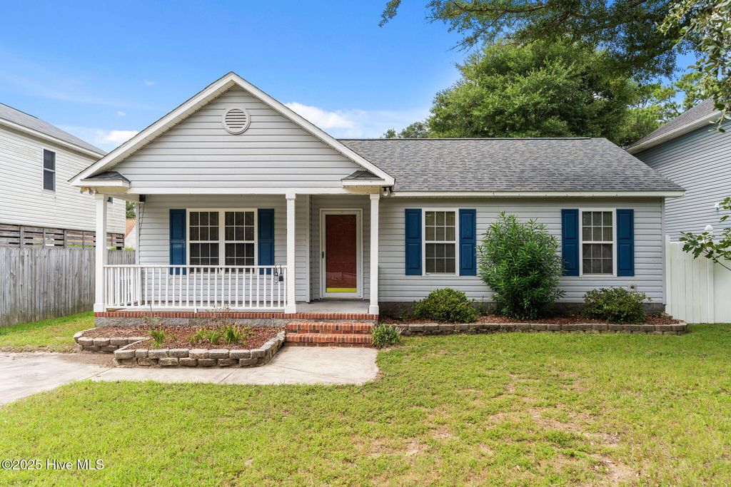 Photo of 135 NE 15th Street, Oak Island, NC 28465 (MLS # 100526319)