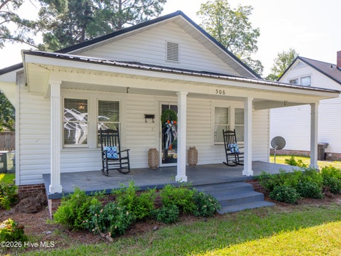 Photo of 506 W Cutchin Street, Clinton, NC 28328 (MLS # 100604928)