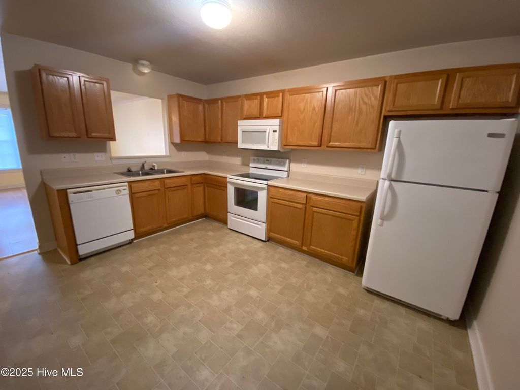 Photo of 202 Streamwood Drive, Jacksonville, NC 28546 (MLS # 100551274)