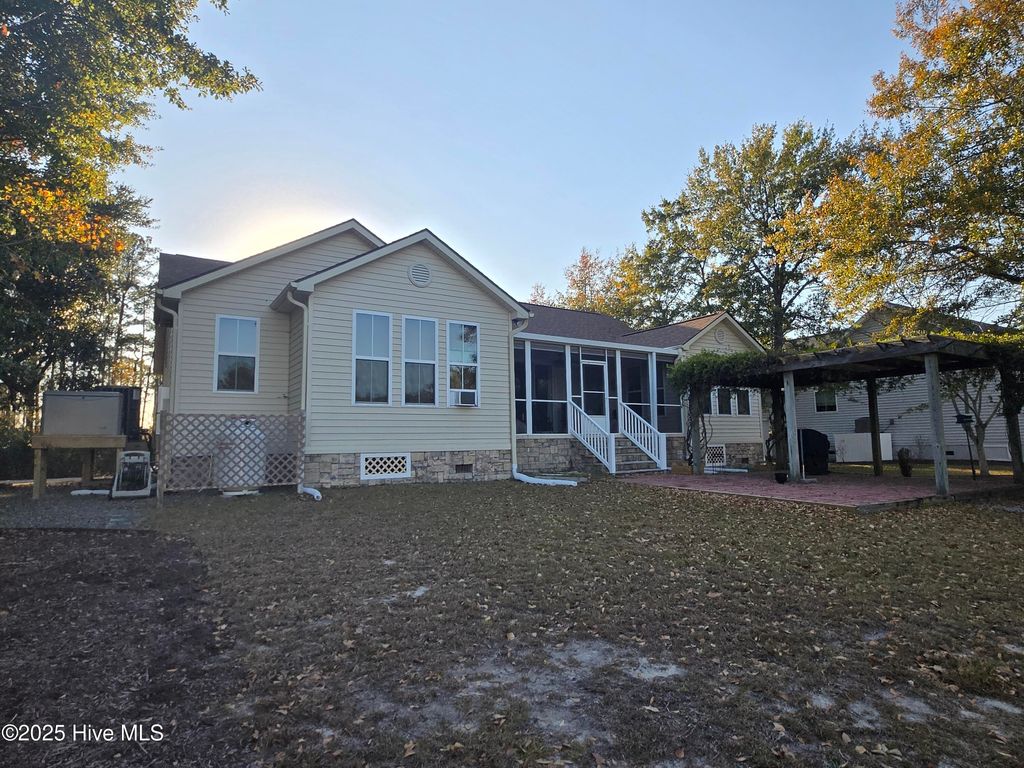 Photo of 107 Argosy Drive, New Bern, NC 28560 (MLS # 100541734)
