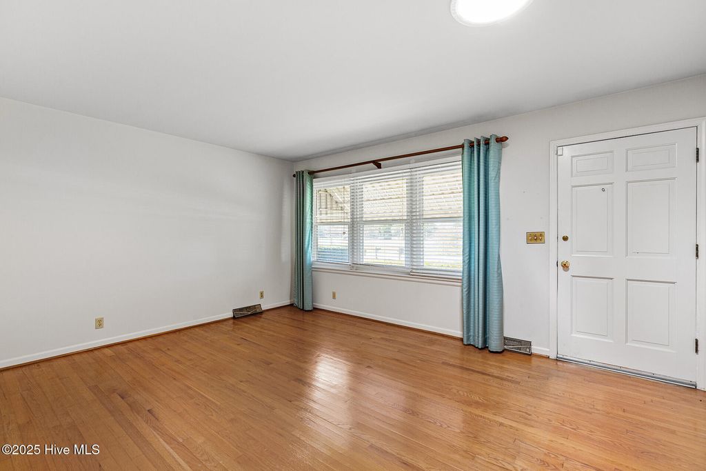 Photo of 722 N College Road, Wilmington, NC 28405 (MLS # 100536633)