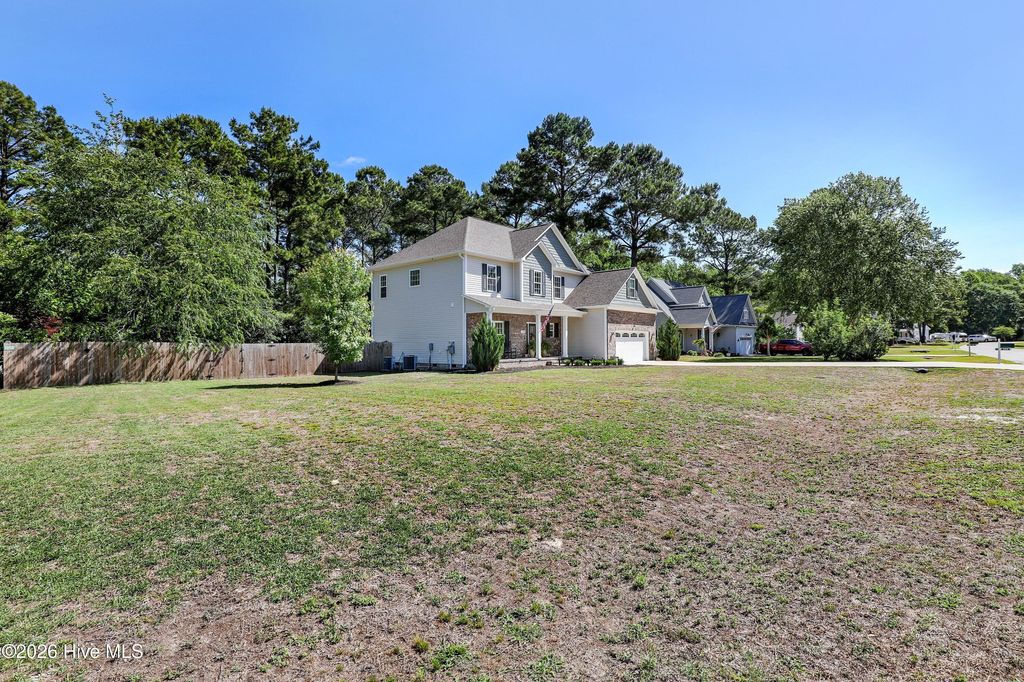 Photo of 228 Egret Point Drive, Sneads Ferry, NC 28460 (MLS # 100575591)