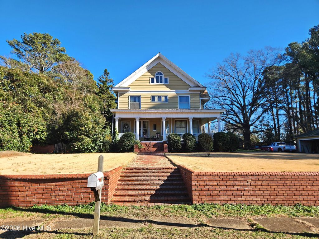 Photo of 309 Roanoke Avenue, Littleton, NC 27850 (MLS # 100548787)