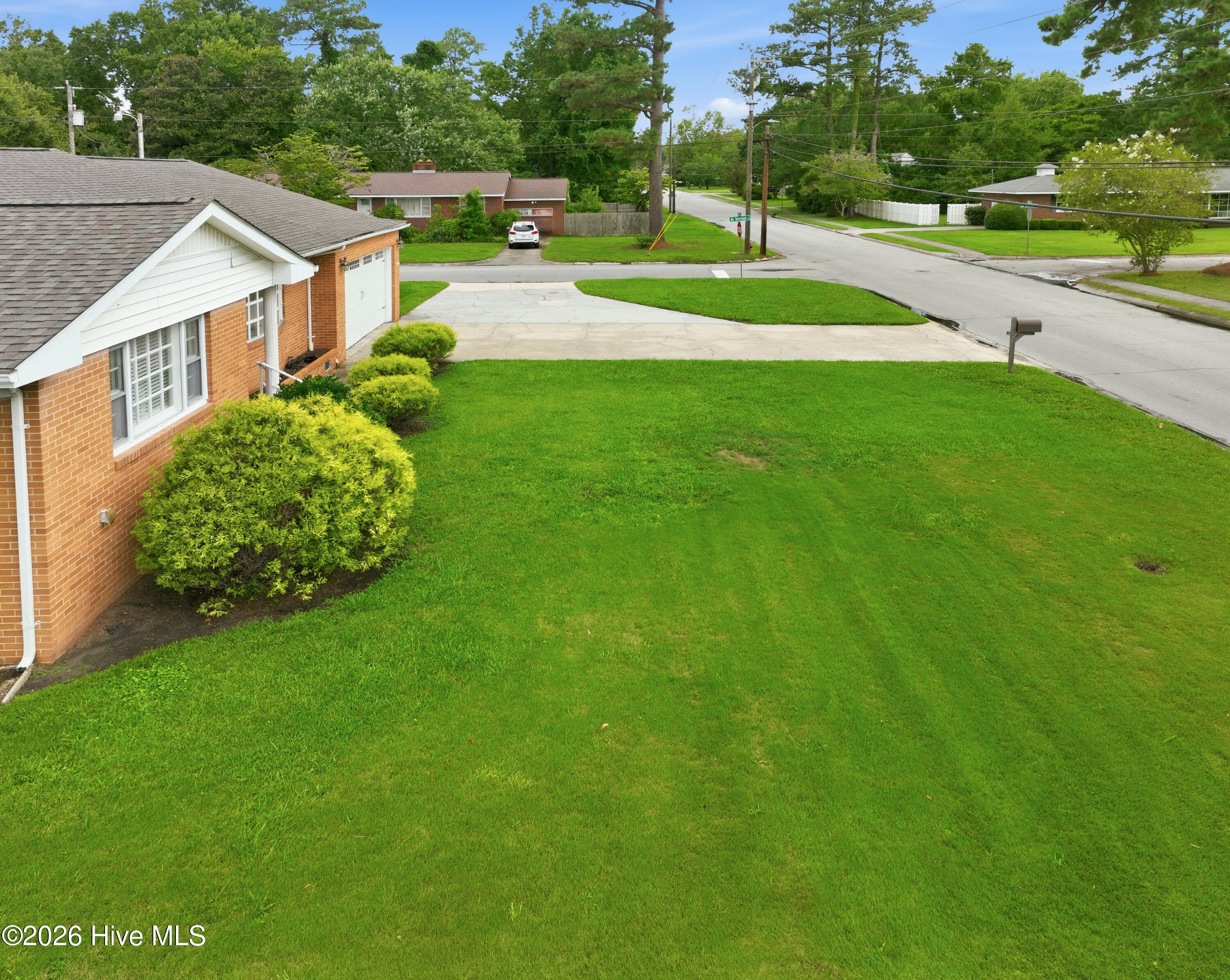 319 Doris Avenue E