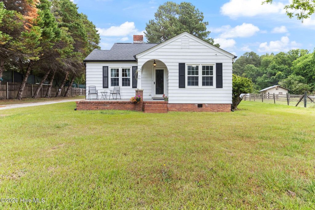 Photo of 15951 Us Highway 15 501, Aberdeen, NC (MLS # 100573031)