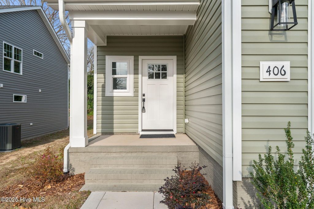 Photo of 406 Summit Street, Aberdeen, NC 28315 (MLS # 100544094)