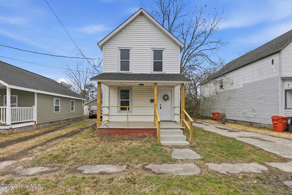 Photo of 200 Queen Street, Elizabeth City, NC 27909 (MLS # 100556016)