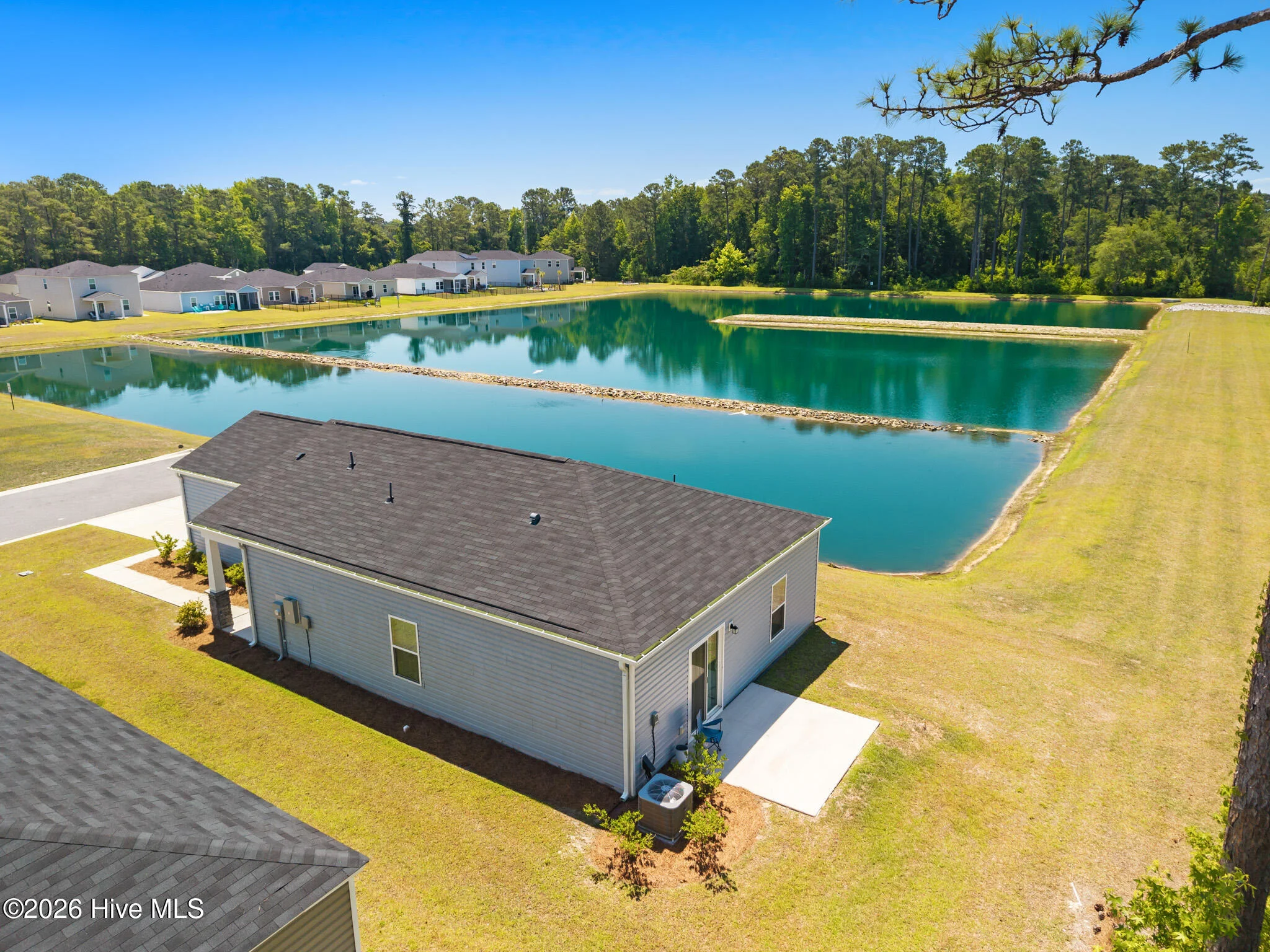 558 Ladyfish Loop NW
