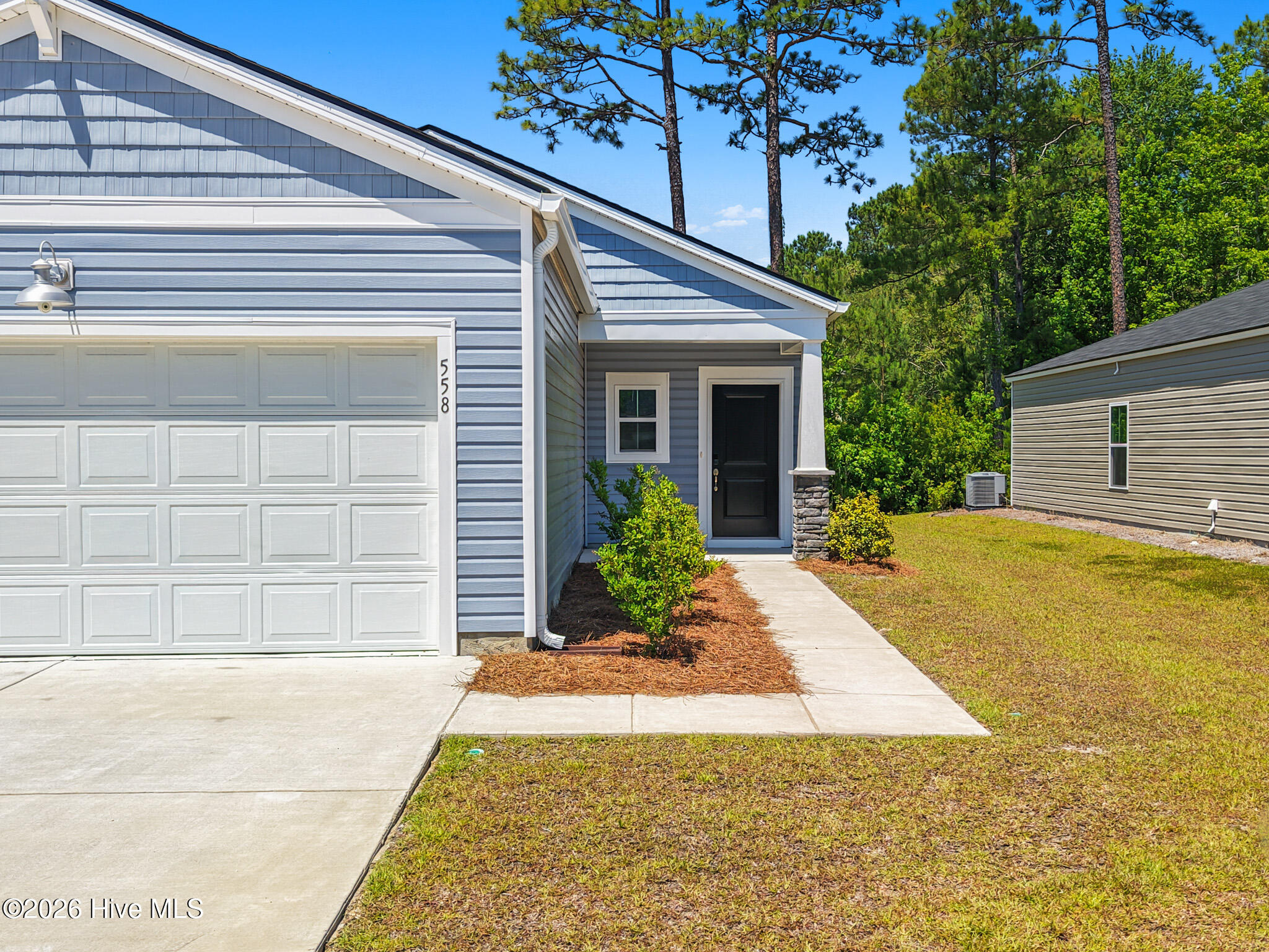 558 Ladyfish Loop NW