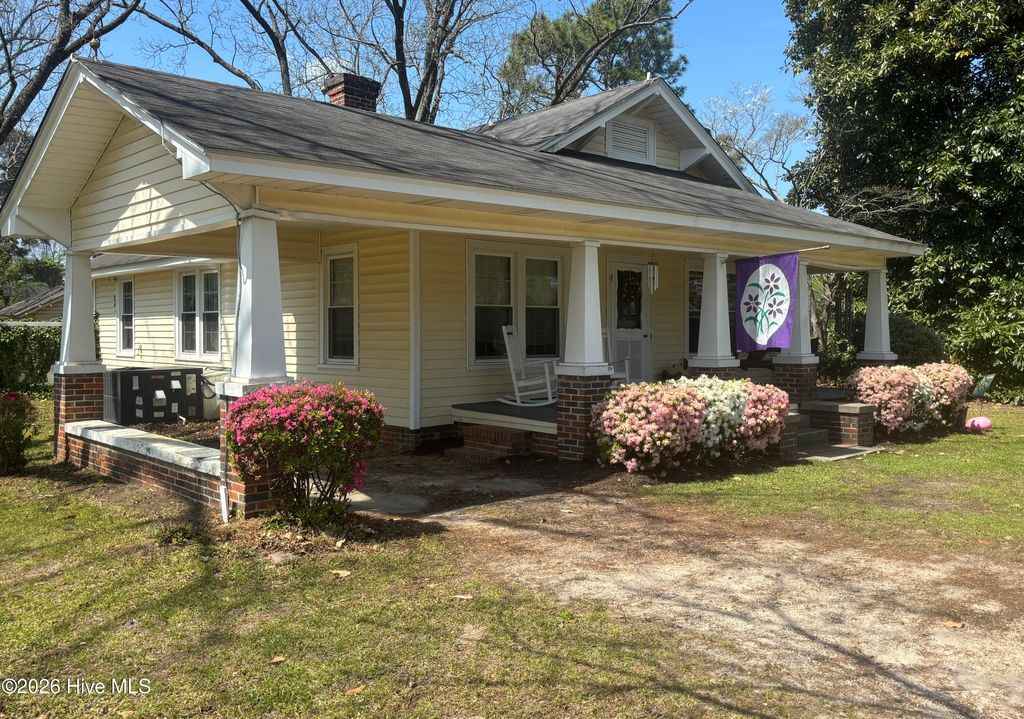 Photo of 1011 Raleigh Road, Clinton, NC 28328 (MLS # 100571317)
