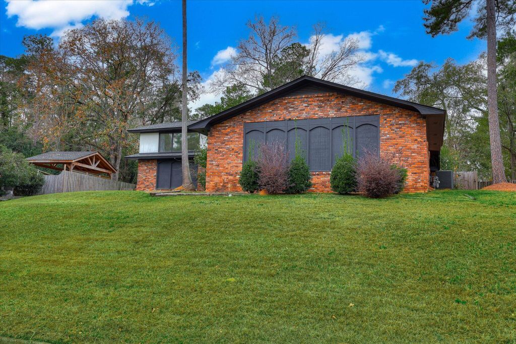 Photo of 1211 Wood Valley Road, Augusta, GA 30909 (MLS # 549958)