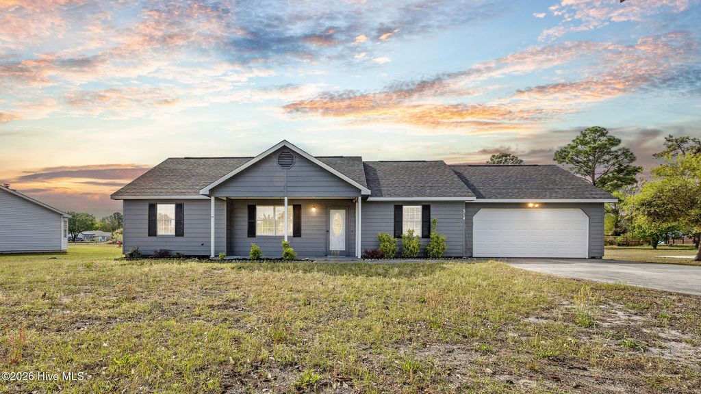 Photo of 314 Dayrell Drive, Hubert, NC 28539 (MLS # 100566189)