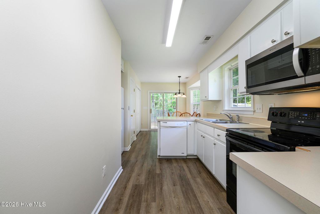Photo of 228 Forest Park Drive, New Bern, NC 28562 (MLS # 100571928)