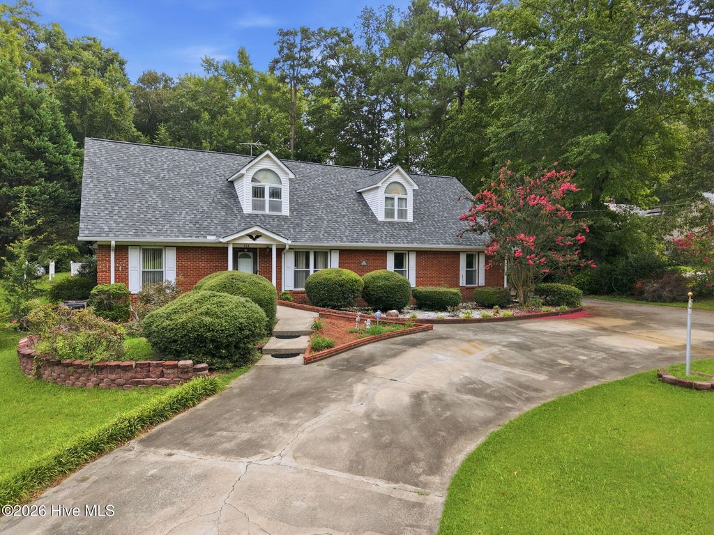 Photo of 303 Harvey Circle, Grifton, NC 28530 (MLS # 100585936)