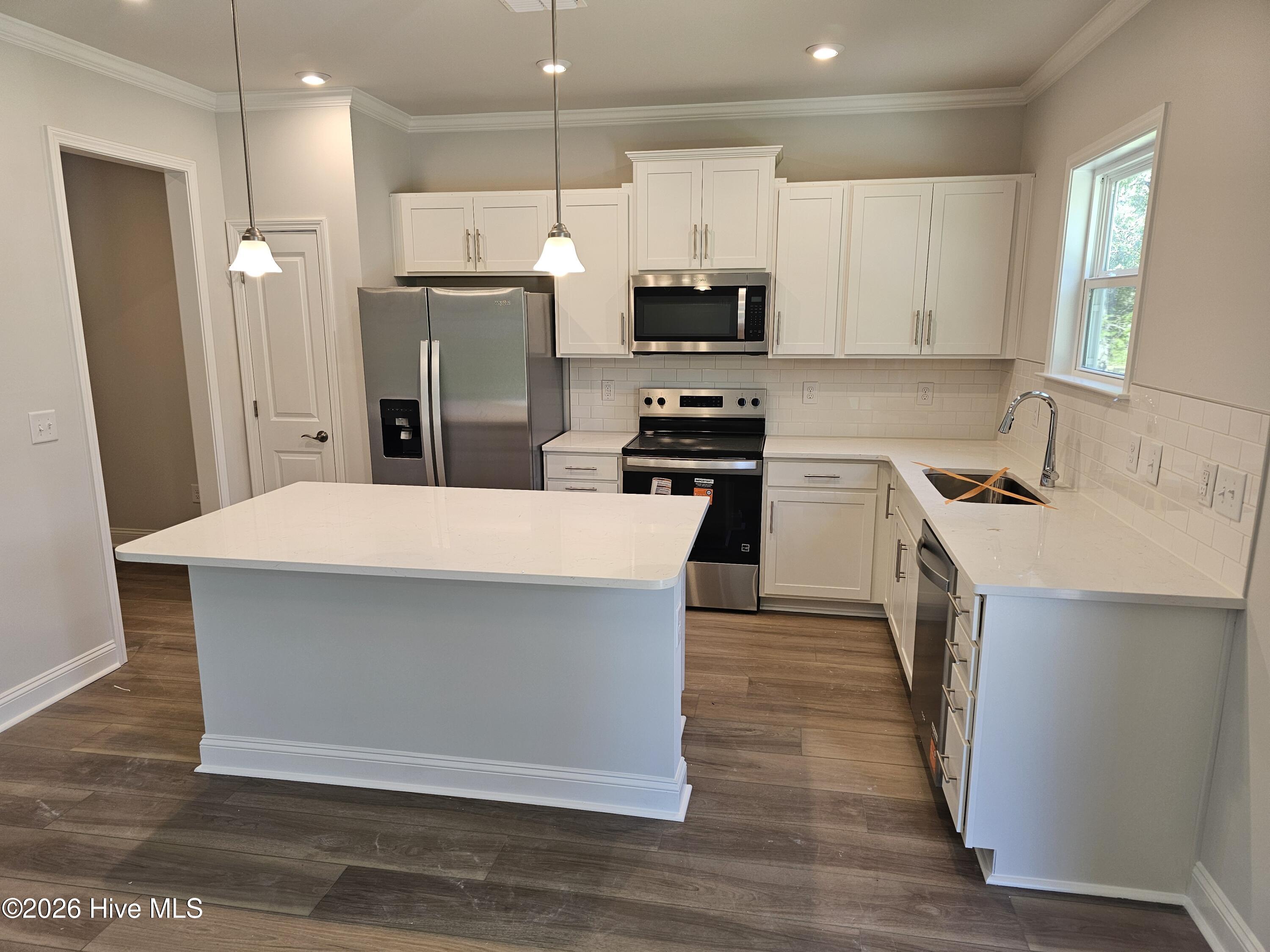 408 La Mer Loop