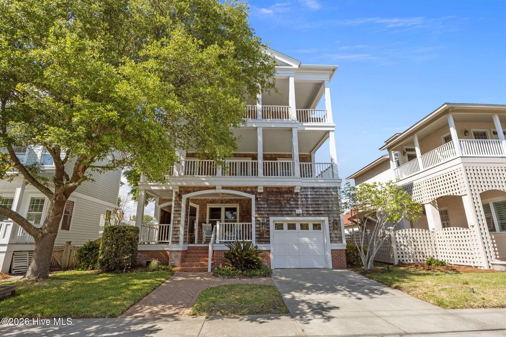 Photo of 2106 Evans Street, Morehead City, NC 28557 (MLS # 100572337)
