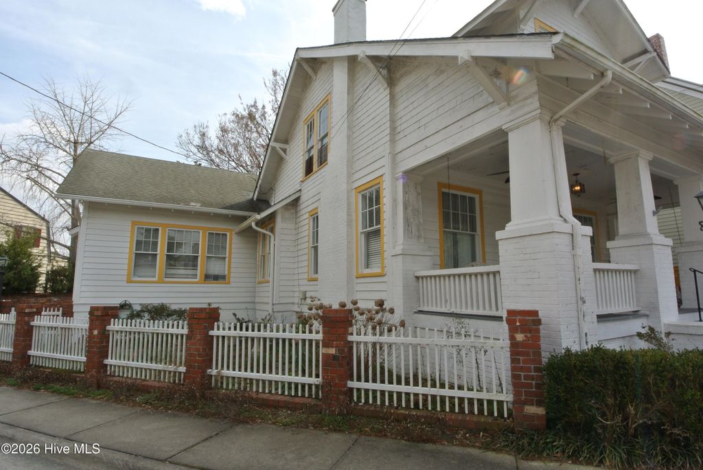 Photo of 504 Craven Street, New Bern, NC 28560 (MLS # 100556068)