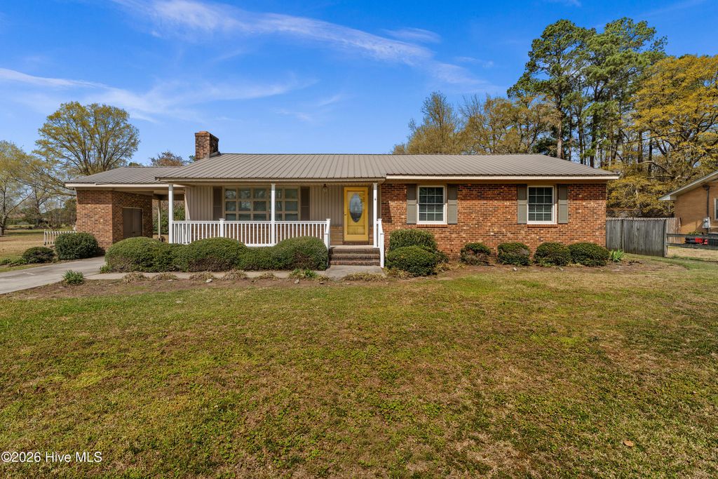 Photo of 129 Pineland Avenue, Mount Olive, NC 28365 (MLS # 100560784)