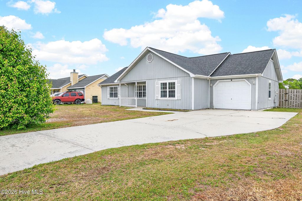 Photo of 411 Foxtrace Lane, Hubert, NC 28539 (MLS # 100566422)