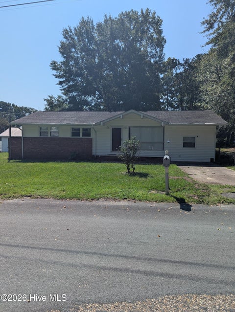 Photo of 900 E Nicholson Street, Clinton, NC 28328 (MLS # 100601150)