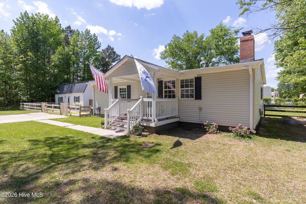 Photo of 120 Anglers Cove Road, Hertford, NC 27944 (MLS # 100572273)