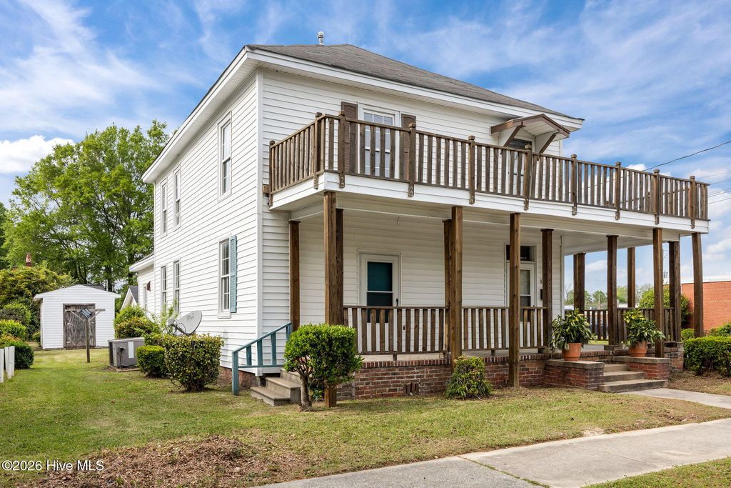 Photo of 1400 Chestnut Street, Greenville, NC 27834 (MLS # 100566411)