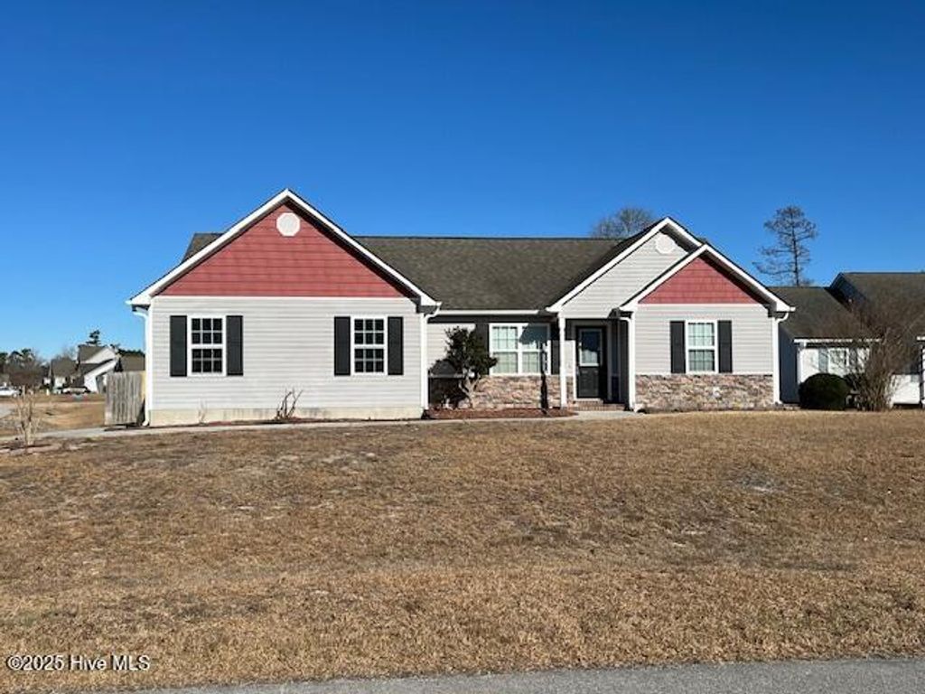 Photo of 400 Duncan Drive S, Richlands, NC 28574 (MLS # 100545778)
