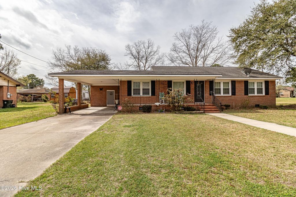 Photo of 612 E Main Street, Mount Olive, NC 28365 (MLS # 100559988)