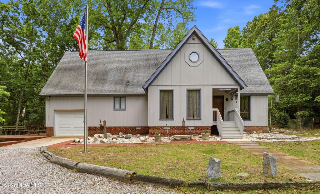 Photo of 423 E Creekview Drive, Hampstead, NC 28443 (MLS # 100577492)