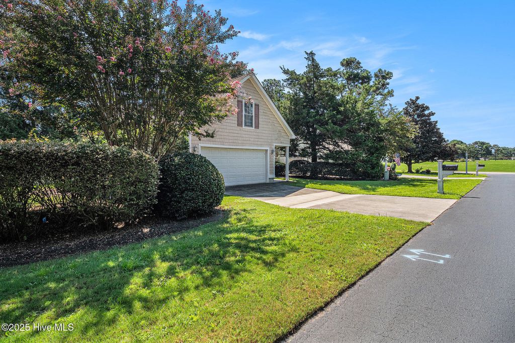 Photo of 4979 Glen Cove Drive SE, Southport, NC 28461 (MLS # 100526069)