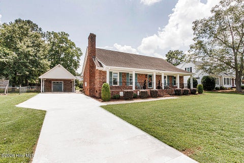 Homes For Sale - 609 Golfers Lane<br/> Nashville, NC 27856
