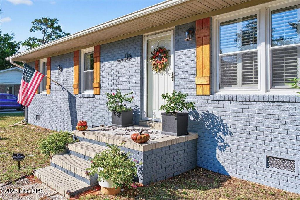 Photo of 136 Park Avenue, Southport, NC 28461 (MLS # 100532606)