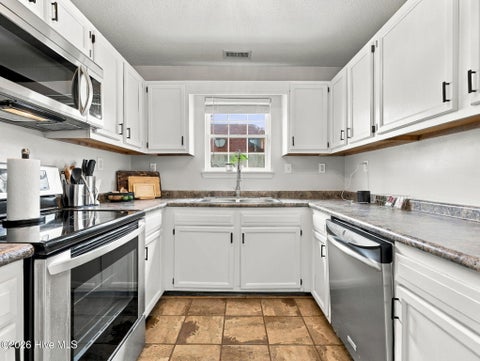 Tiny photo for 1305 Navarro Loop, Jacksonville, NC 28540 (MLS # 100606058)