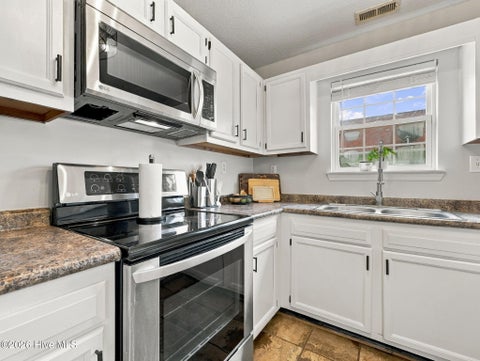 Tiny photo for 1305 Navarro Loop, Jacksonville, NC 28540 (MLS # 100606058)