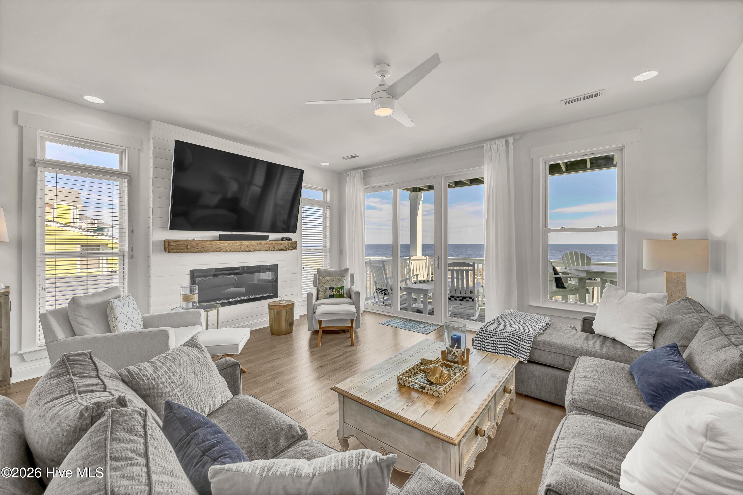 810 N Carolina Beach Avenue N 1