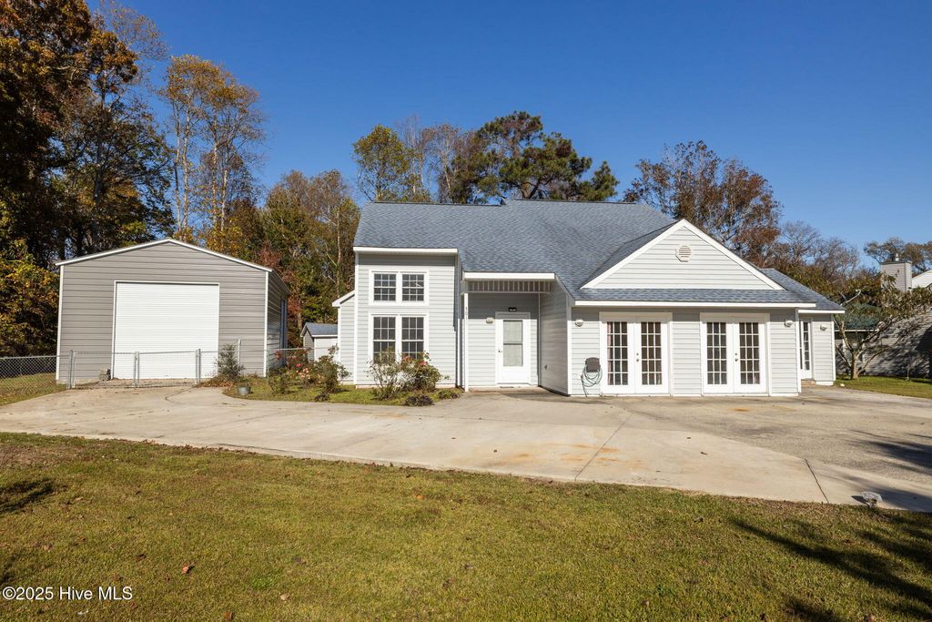 Photo of 3018 Mandy Lane, Morehead City, NC 28557 (MLS # 100575309)