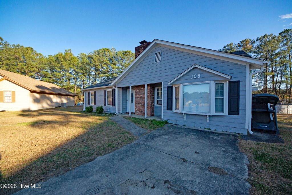 Photo of 108 Grey Fox Lane, Jacksonville, NC 28546 (MLS # 100550040)