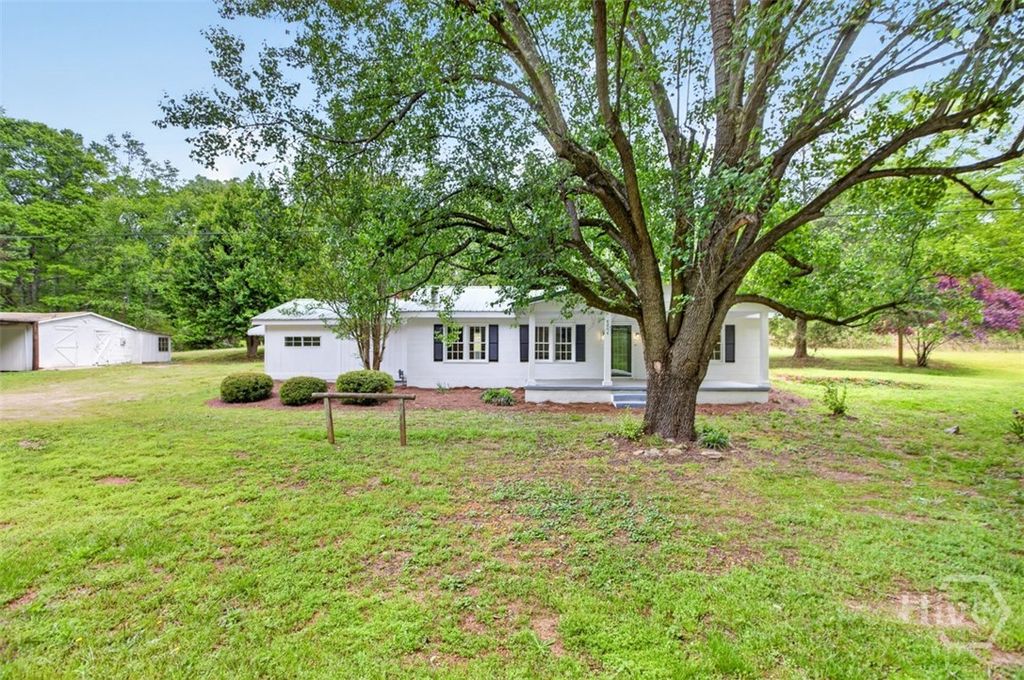 Photo of 4274 Highway 98 W, Danielsville, GA 30633 (MLS # CL353613)