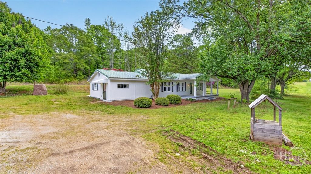 Photo of 4274 Highway 98 W, Danielsville, GA 30633 (MLS # CL353613)