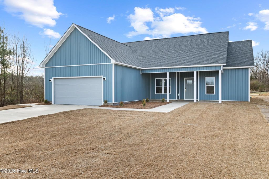 Photo of 402 Wade Drive, Richlands, NC 28574 (MLS # 100570757)