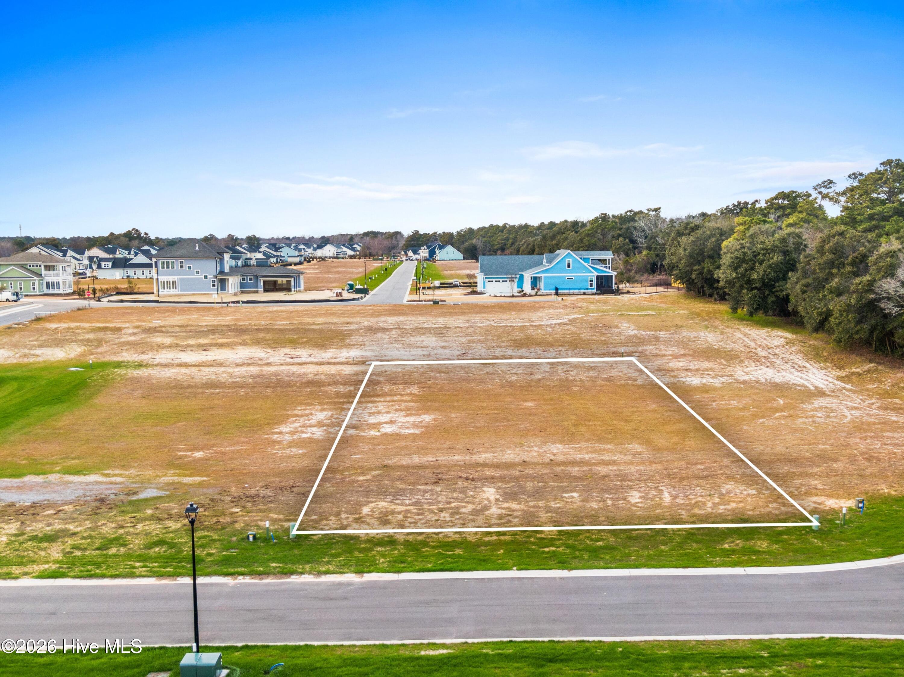 100 100 N Glimmering Glass Lane