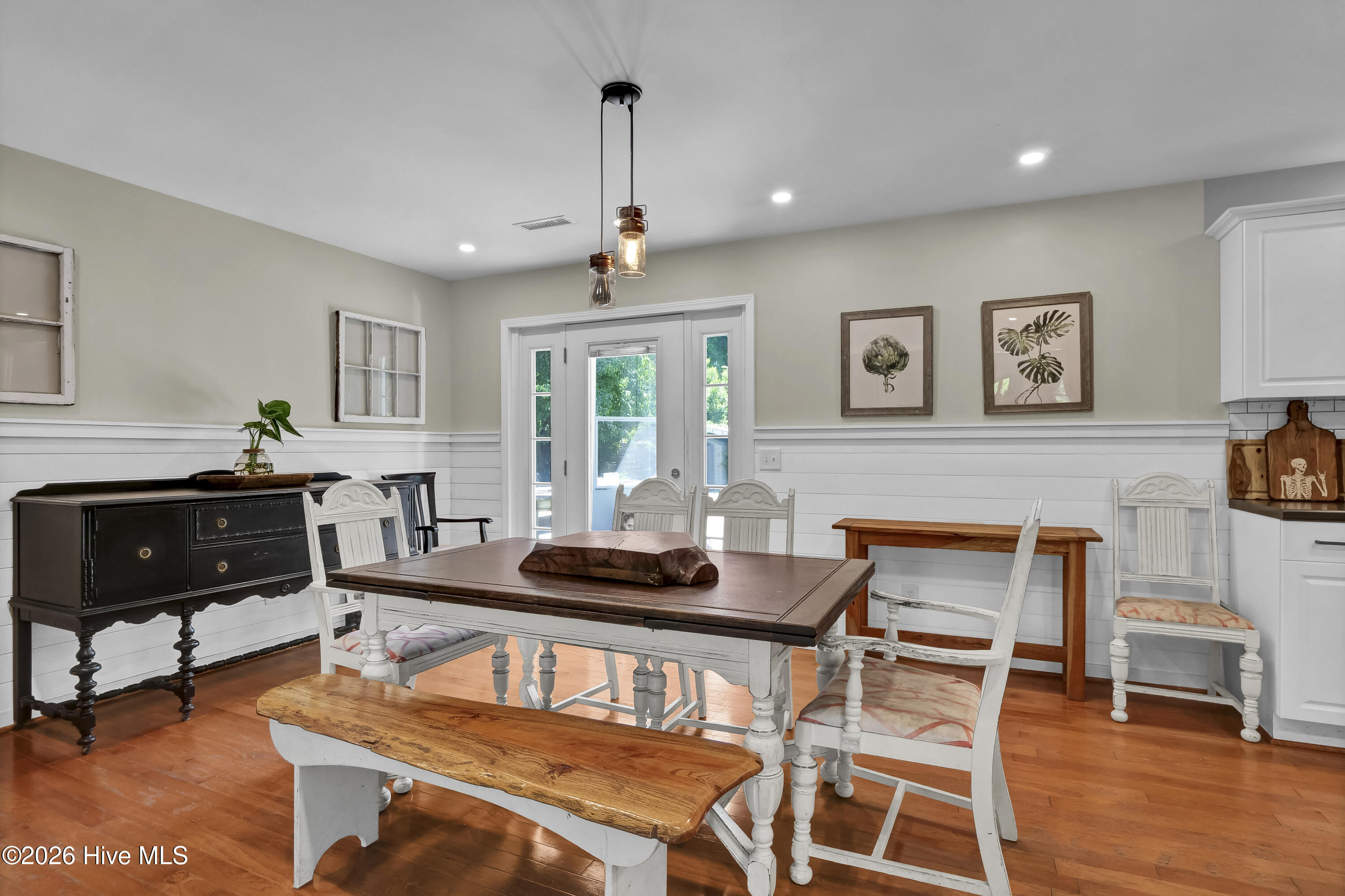 225 Mohican Trail