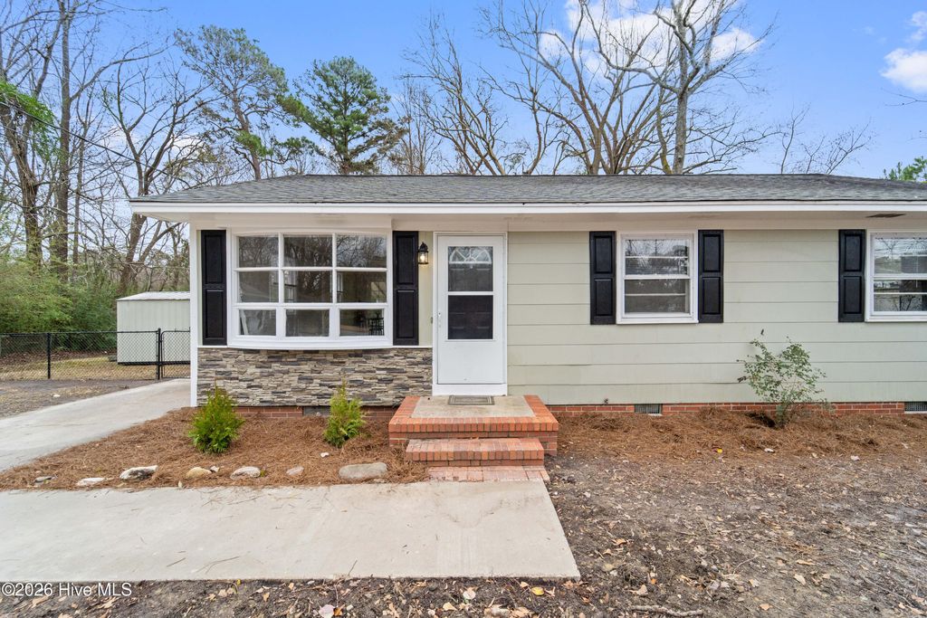 Photo of 124 Wilson Court, Jacksonville, NC 28546 (MLS # 100551090)