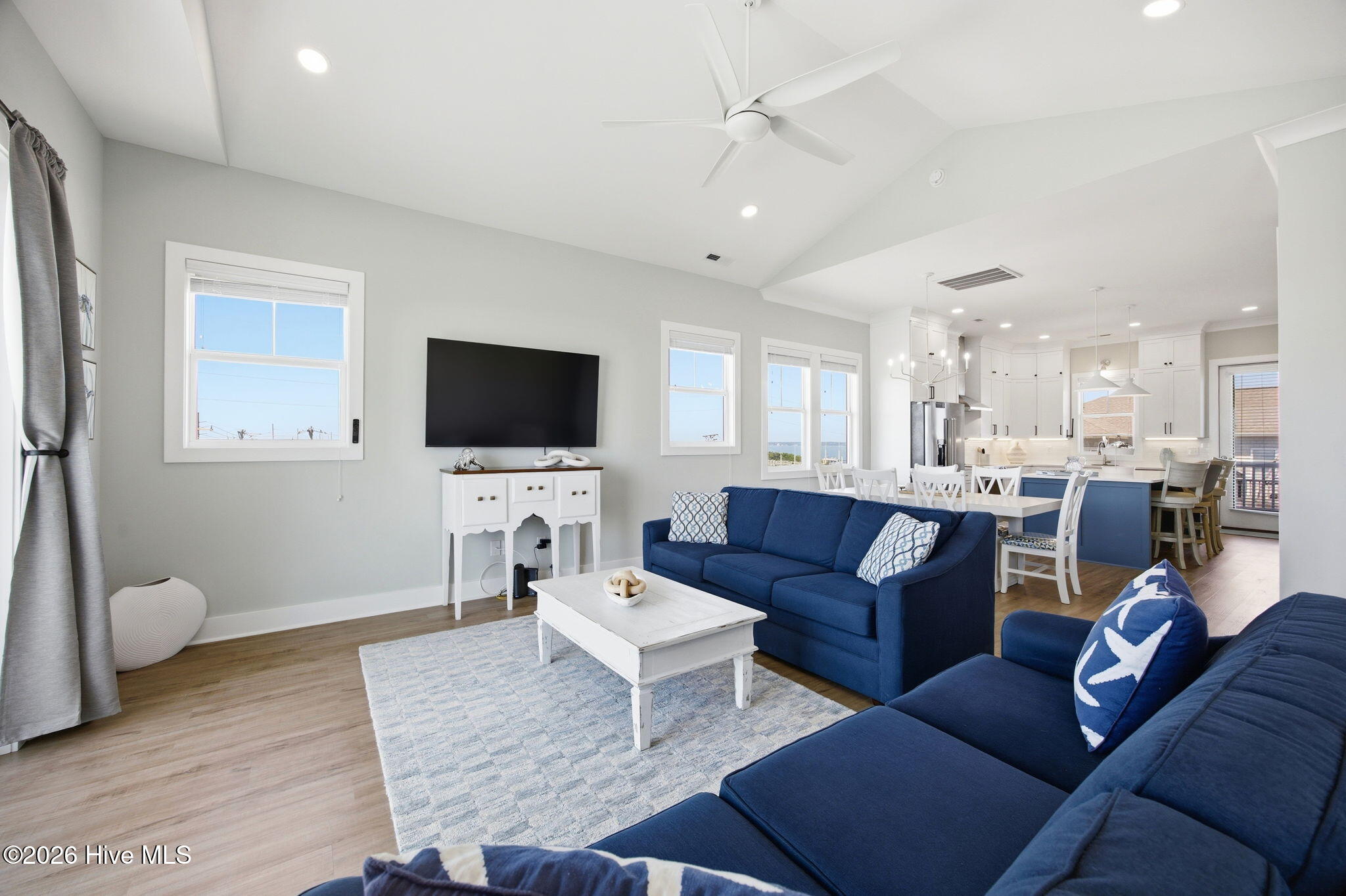 2802 Emerald Drive West