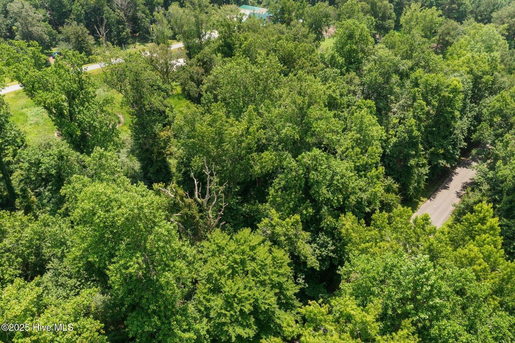 Photo of 108 Tradewinds Road, Newport, NC 28570 (MLS # 100516699)