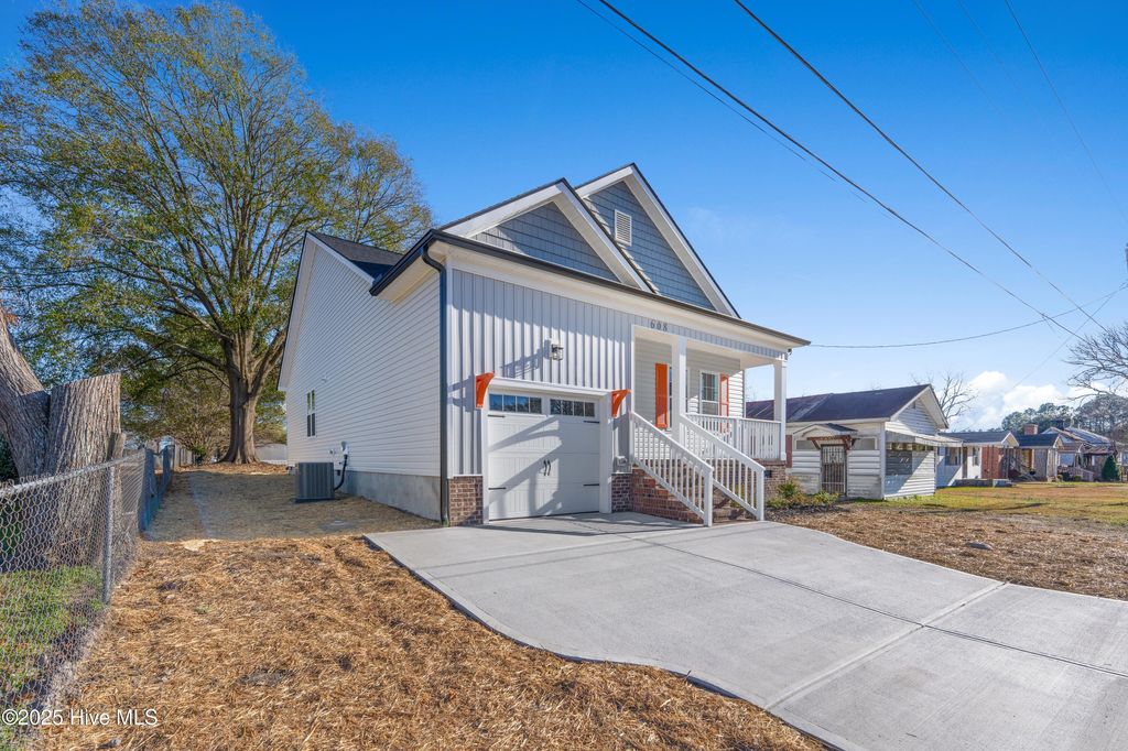 Photo of 608 S Goldsboro Street, Fremont, NC 27830 (MLS # 100583765)